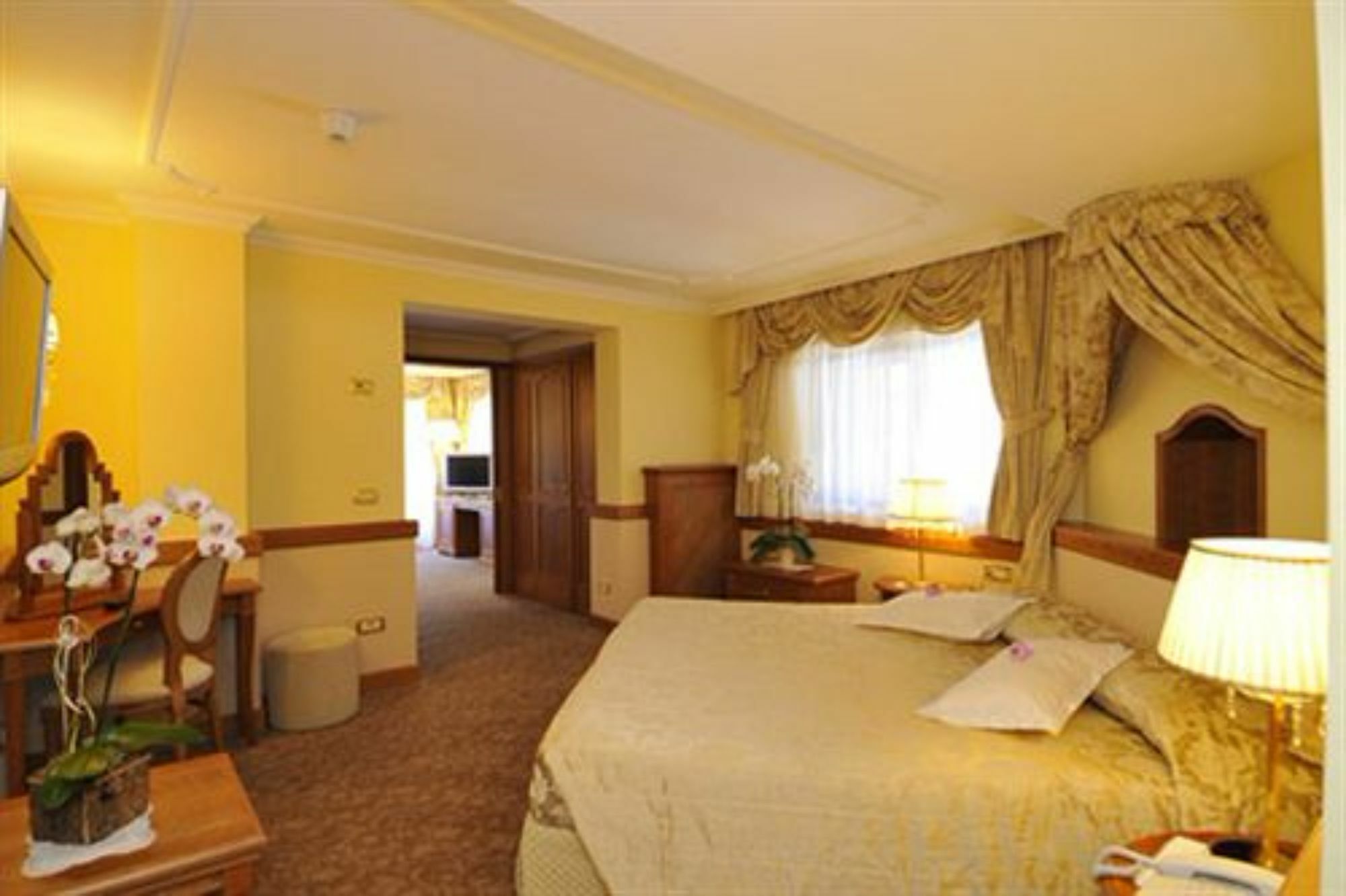 Lorenzetti Hotel 4*